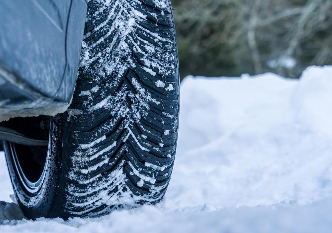 Michelin CrossClimate 2 tire operating in winter conditions