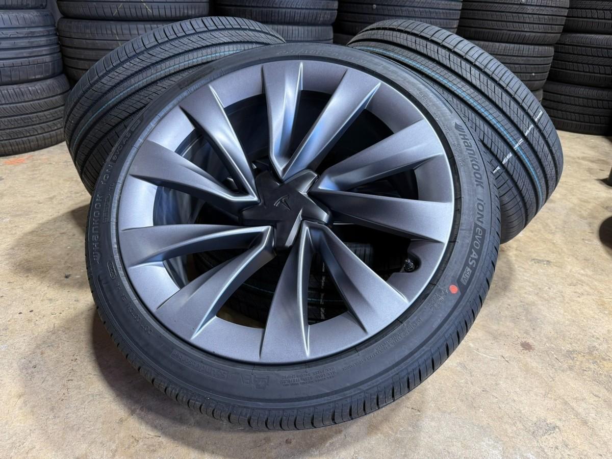 Hankook iON evo AS tire tread profile on Tesla Model Y