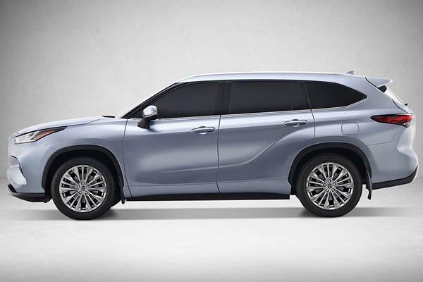 Toyota Highlander on road showing wheel and tire setup