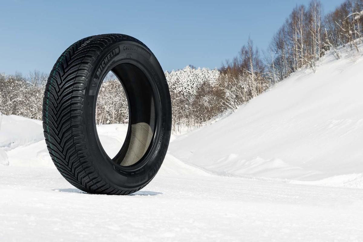 Michelin CrossClimate 2 directional tread pattern