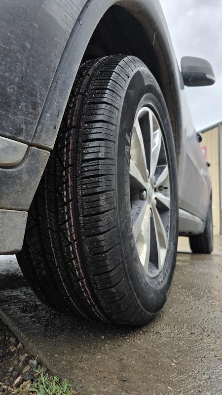 Continental CrossContact LX25 tire