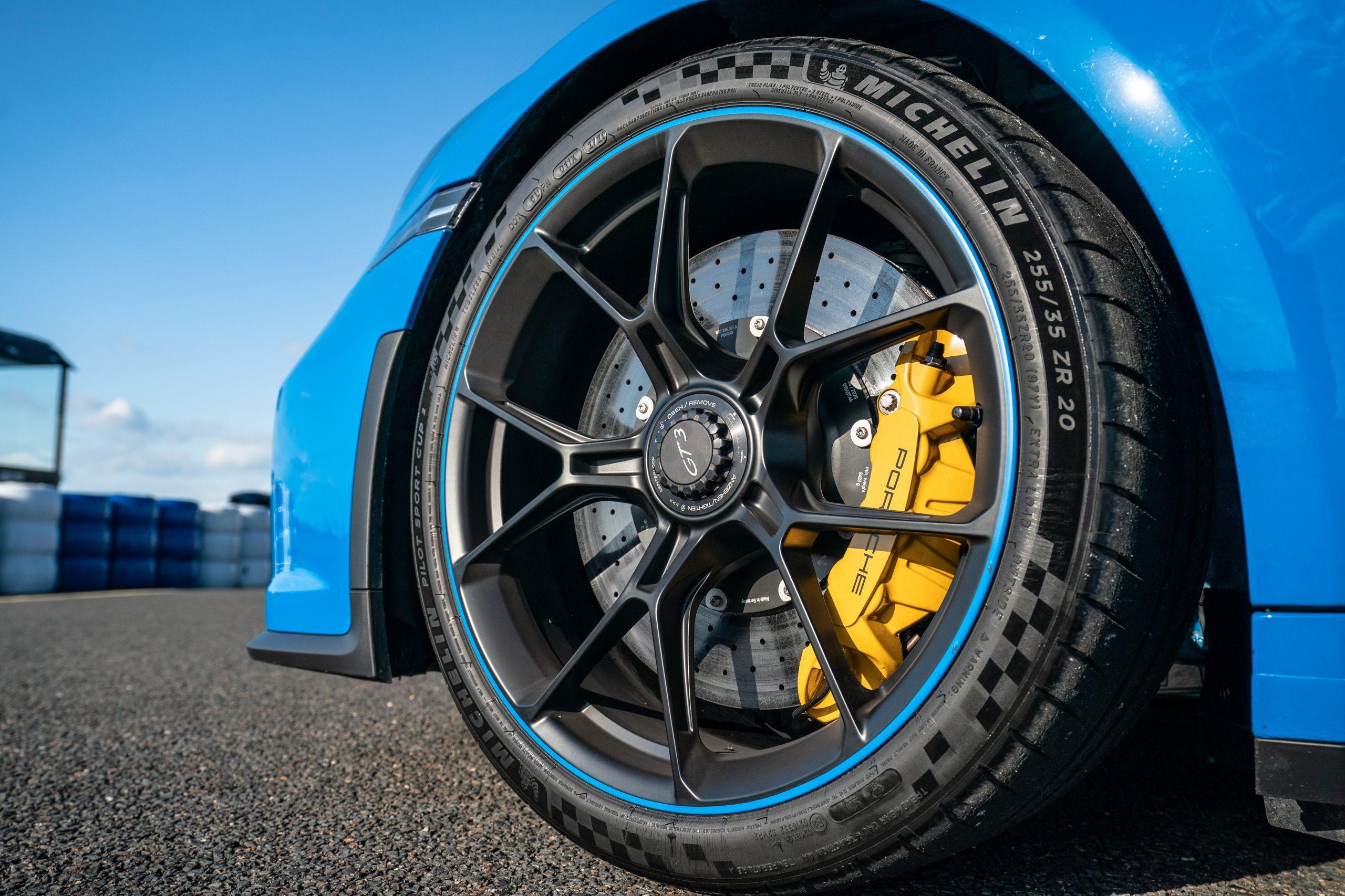 Michelin Pilot Sport Cup 2 semi-slick competition tire